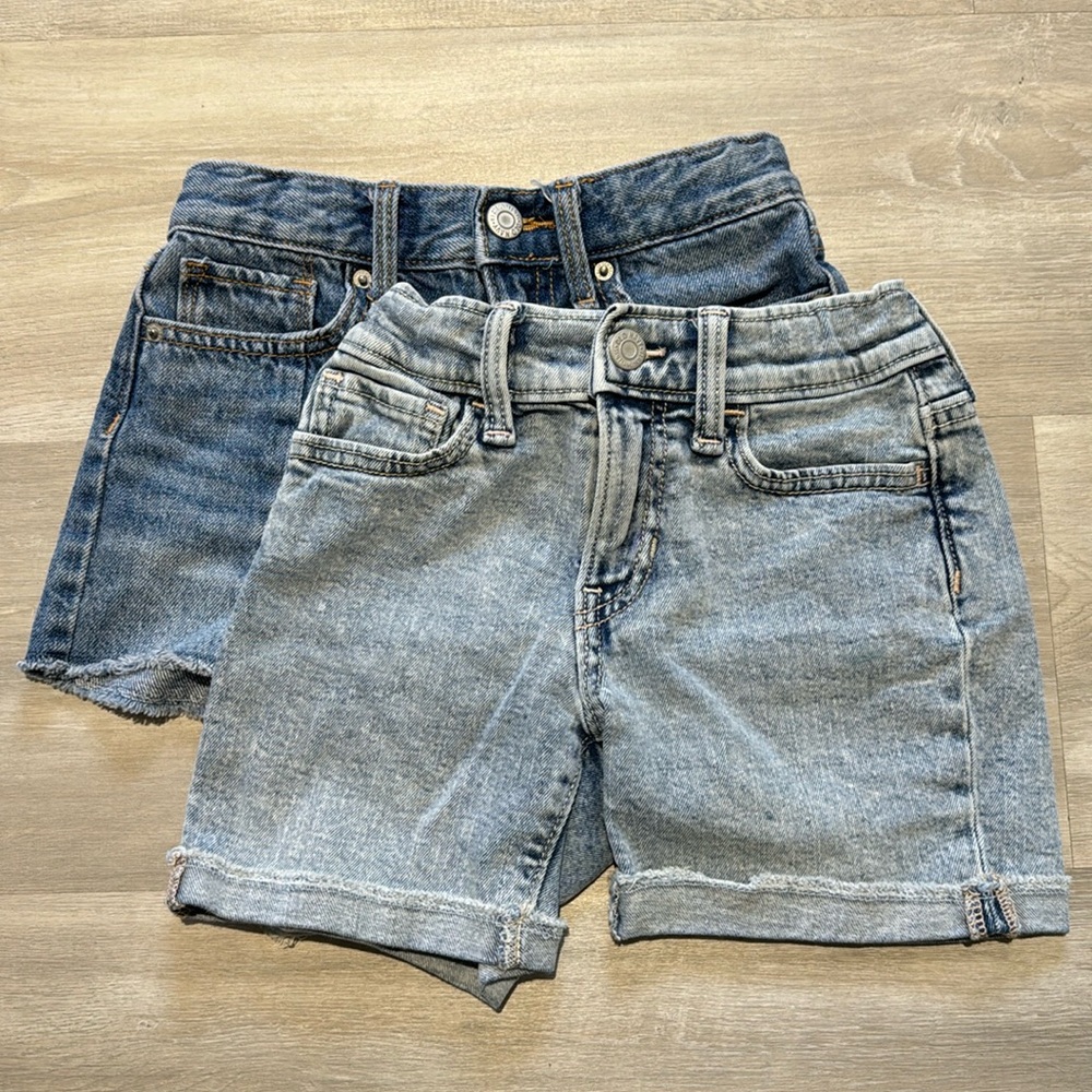 Old Navy- Jean Shorts Bundle (2 pairs)- Girls Size 6, adjustable waist